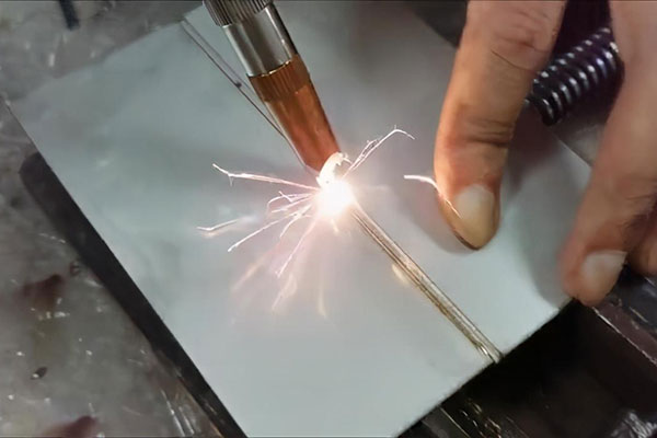 手持式激光焊接機(jī)與傳統(tǒng)焊接機(jī)比有什么優(yōu)勢？